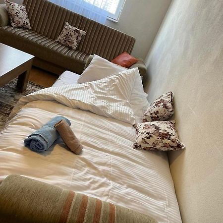 Centrum Apartments Prishtine Bagian luar foto