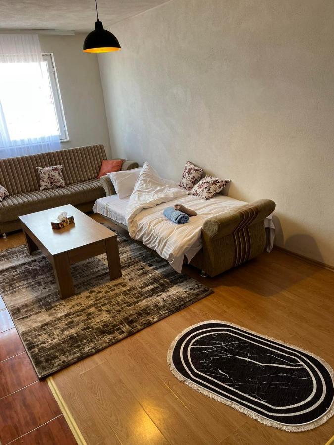 Centrum Apartments Prishtine Bagian luar foto