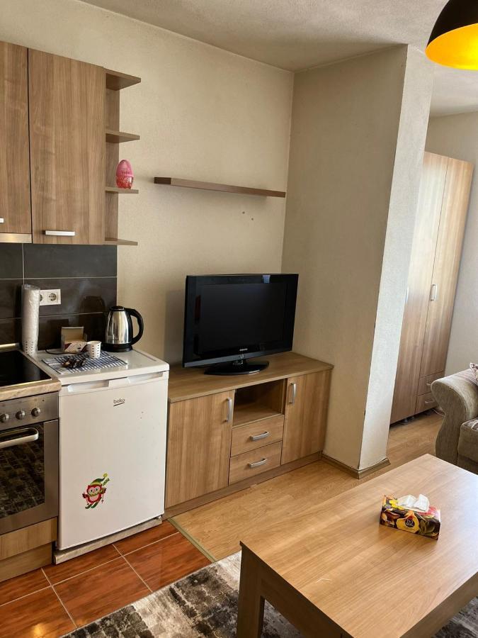 Centrum Apartments Prishtine Bagian luar foto