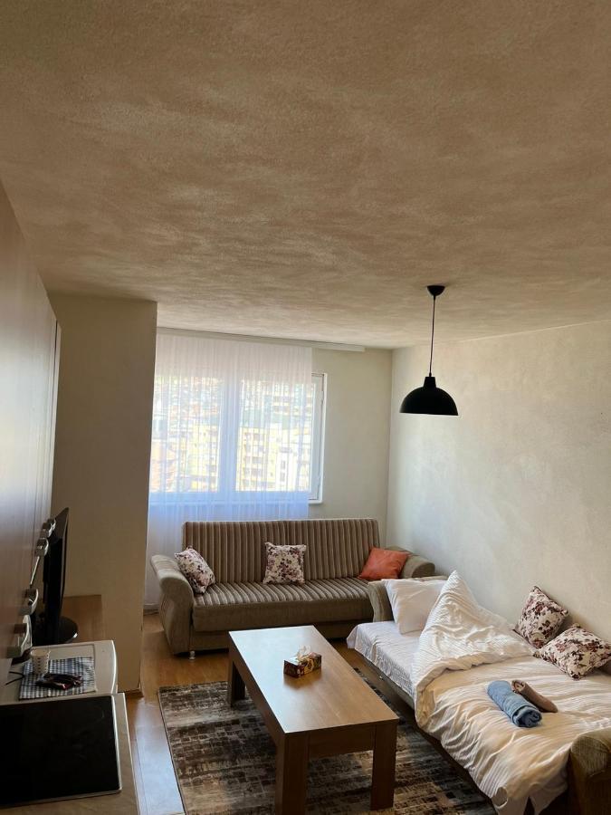 Centrum Apartments Prishtine Bagian luar foto