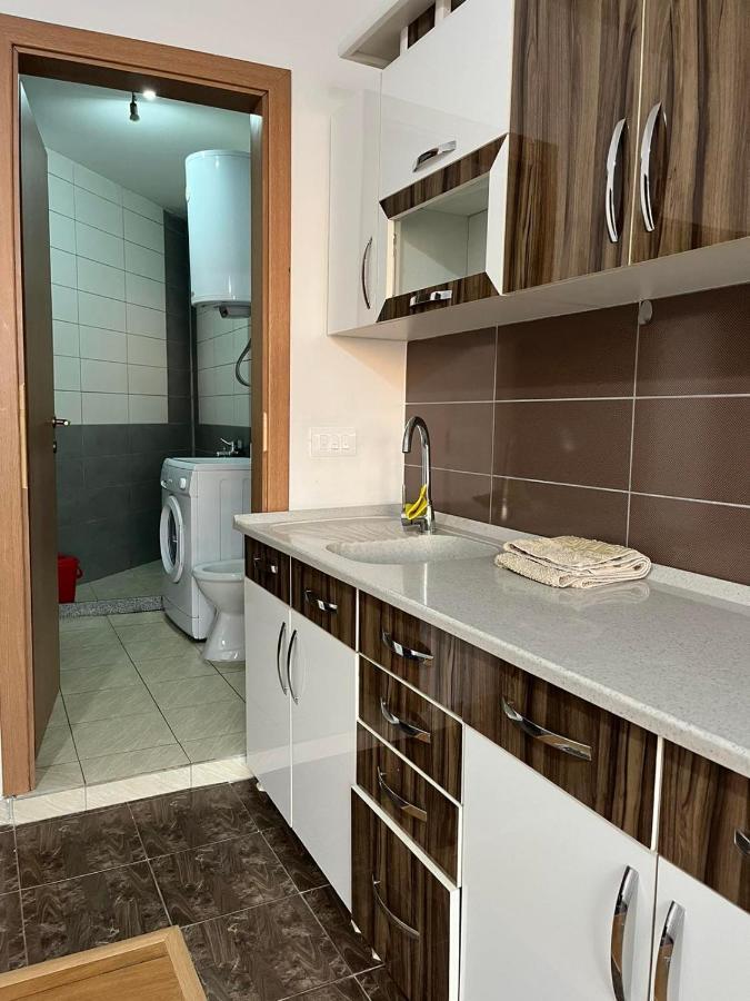 Centrum Apartments Prishtine Bagian luar foto